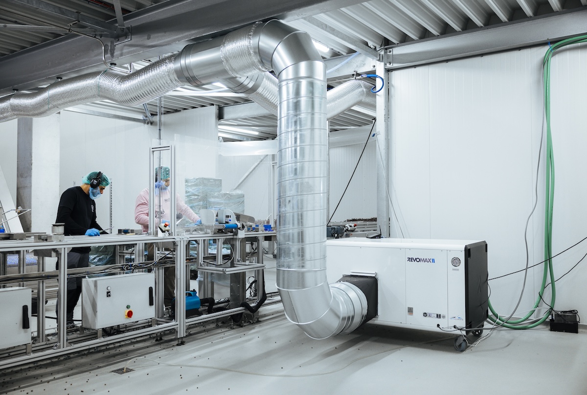 Indoor growing facility with climate control system (Revomax II)